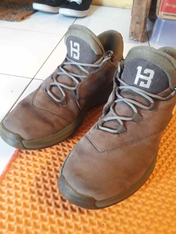 sepatu dan sandal pria batununggal