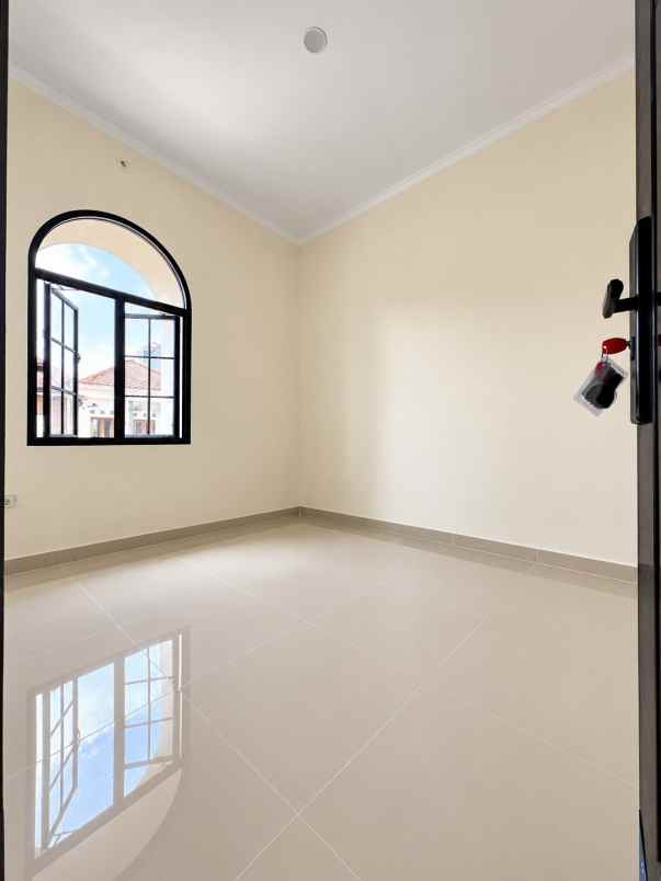rumah jakarta timur