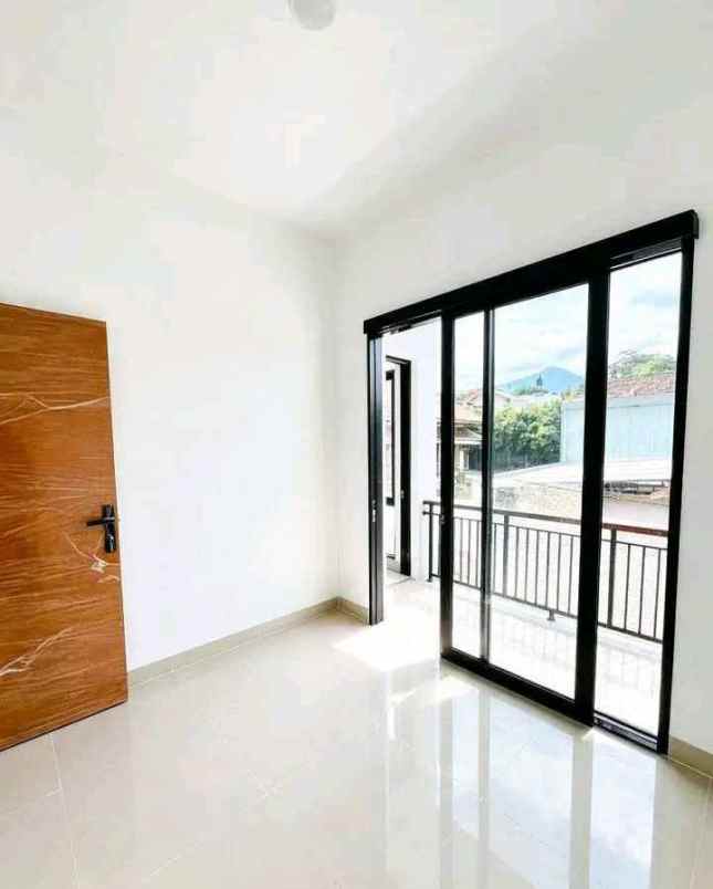 rumah ujung berung