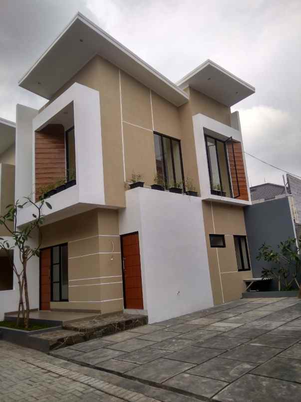 rumah jakarta timur