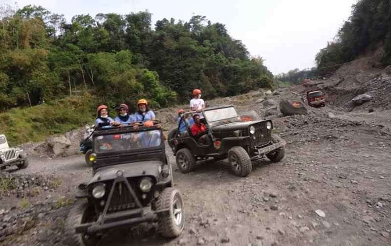 tour dan travel jakarta barat